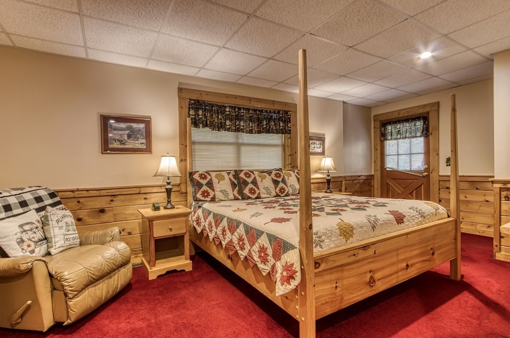 Er 247 - Legacy Lodge Great Location - Close To Town! 2 Bedroom Cabin by RedAwning view 4