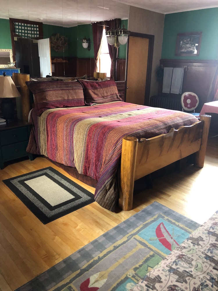 Hickory House Inn