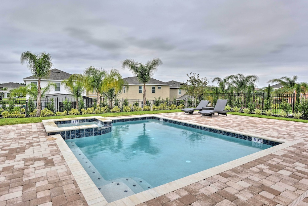 5 Mi to Disney: Oasis w/ Pool & Patio
