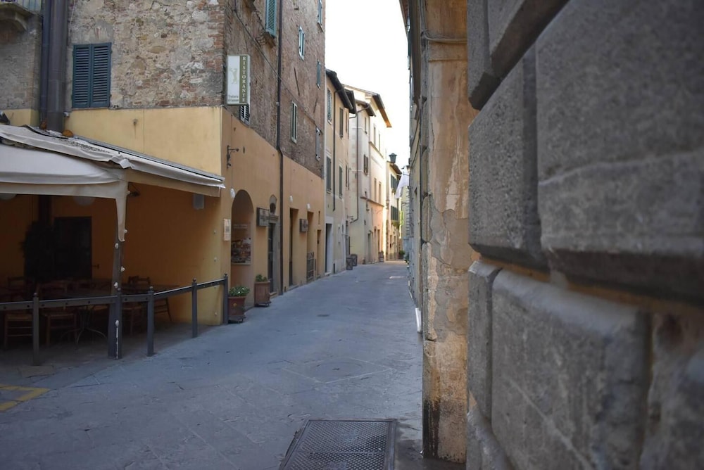 Beautiful two Bedroom Studio in Montepulciano view 2