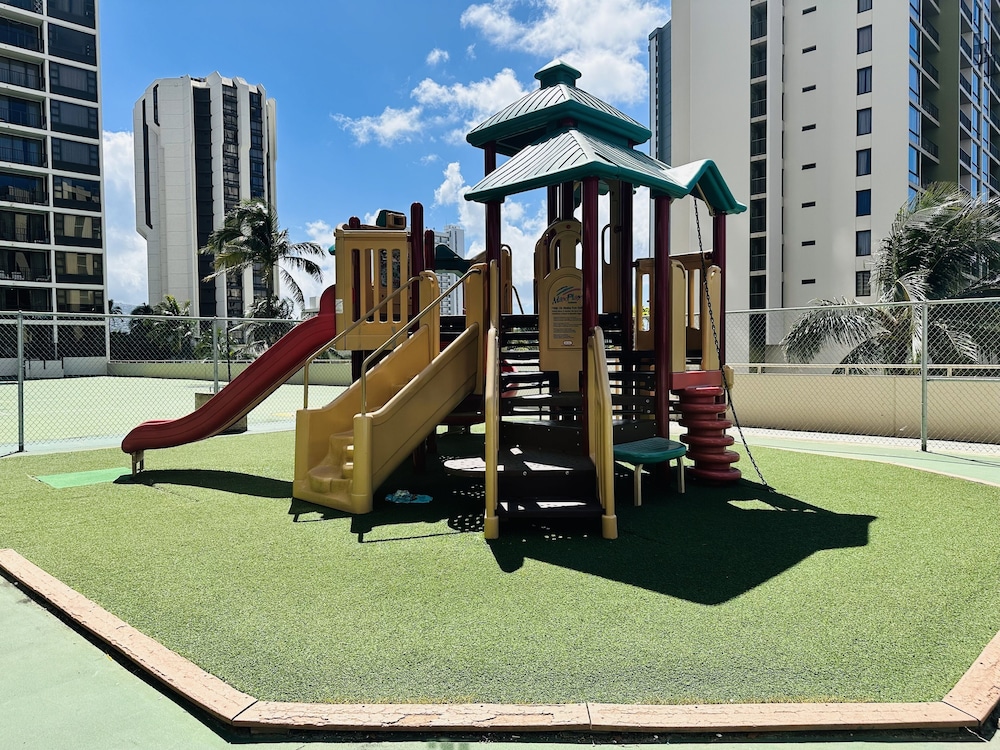 Waikiki Banyan-Free Parking-Free WI-FI: activities & amenities photo
