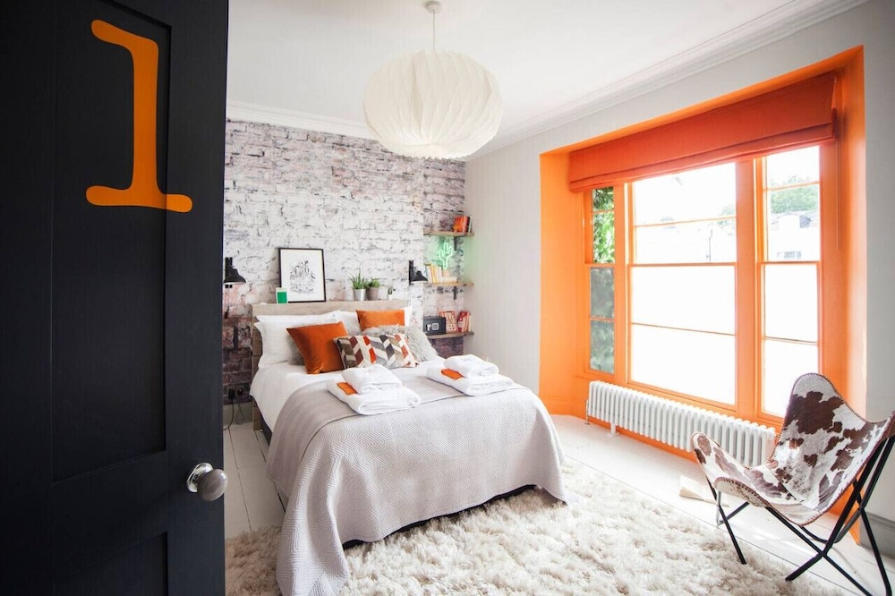 Higgihaus 46 Sleeps 5  Monday - Friday