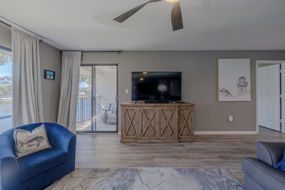 2BR Condo in Edgewater Resort With Golf, Tennis, Pools & Free Tram Service!