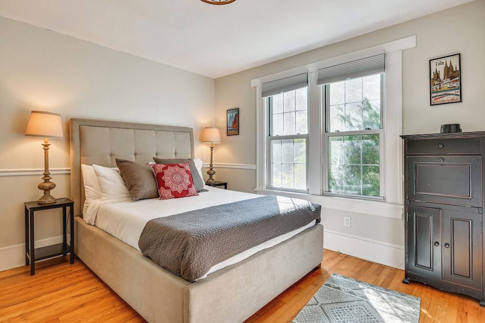 Mtn Views, Deck, Porches & Patio: Asheville Escape