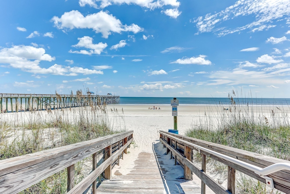 663 Amelia By The Sea 2 Bedroom Condo