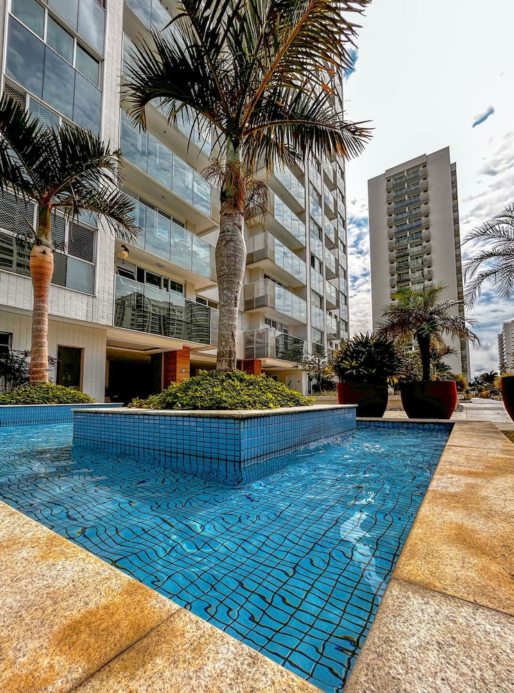 Apto c Vista p o mar e Lagoa na Barra da Tijuca RJ