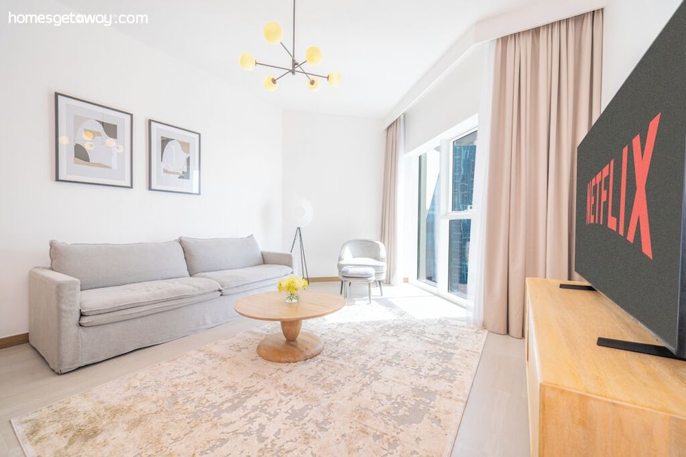 Stunning 2BR Apt – High-Floor with Breathtaking Views