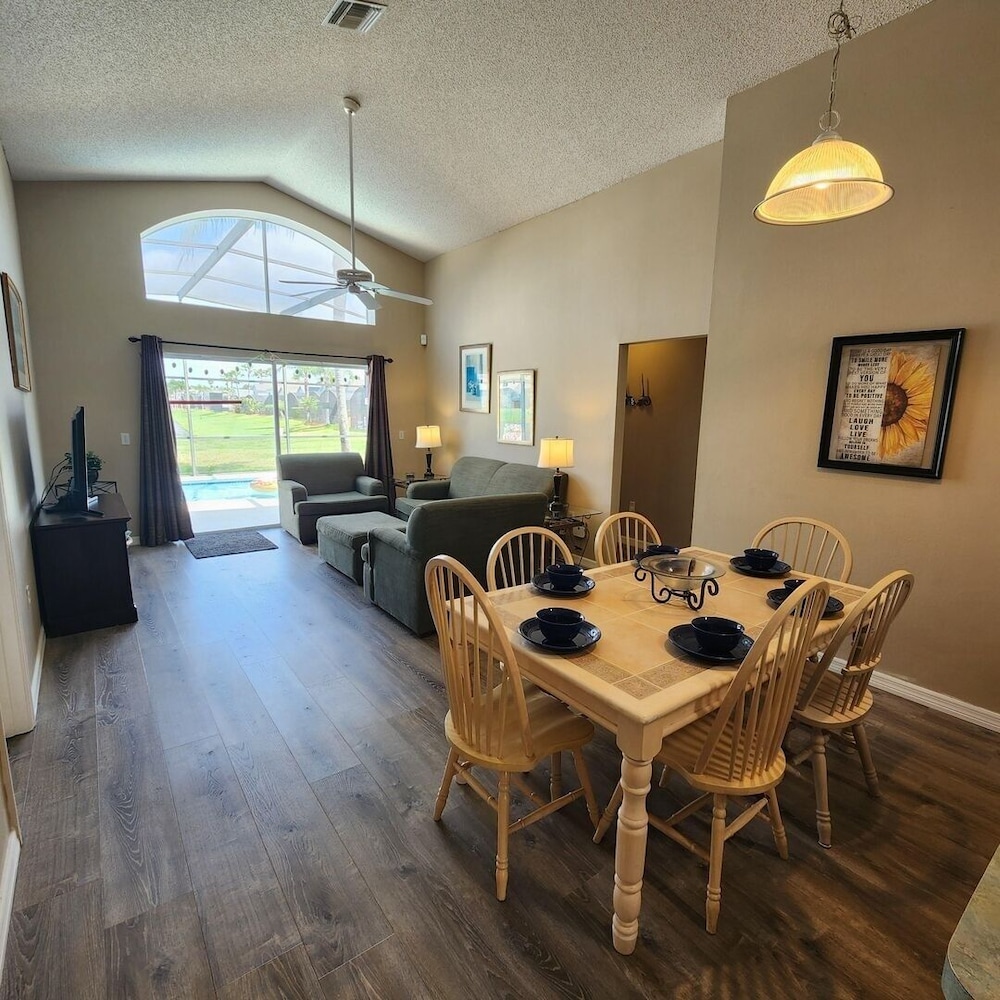 LKB4705AW 4 Bedroom villa in Lake Berkley 4 Home