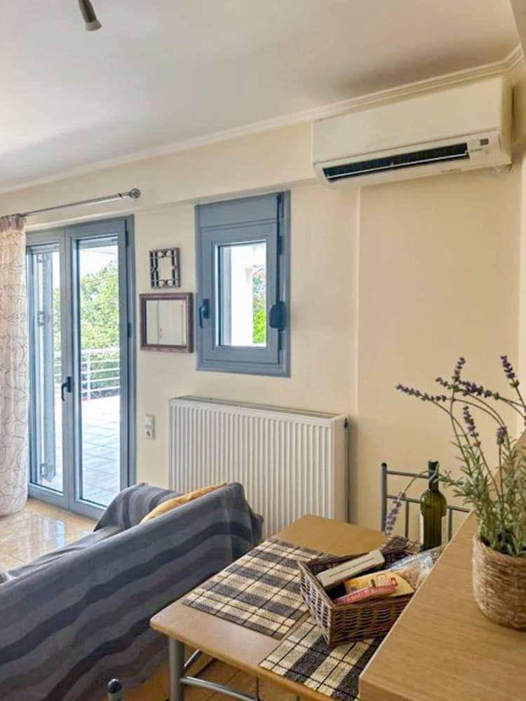 Filiatra Cozy Cental Retreats With Balconies