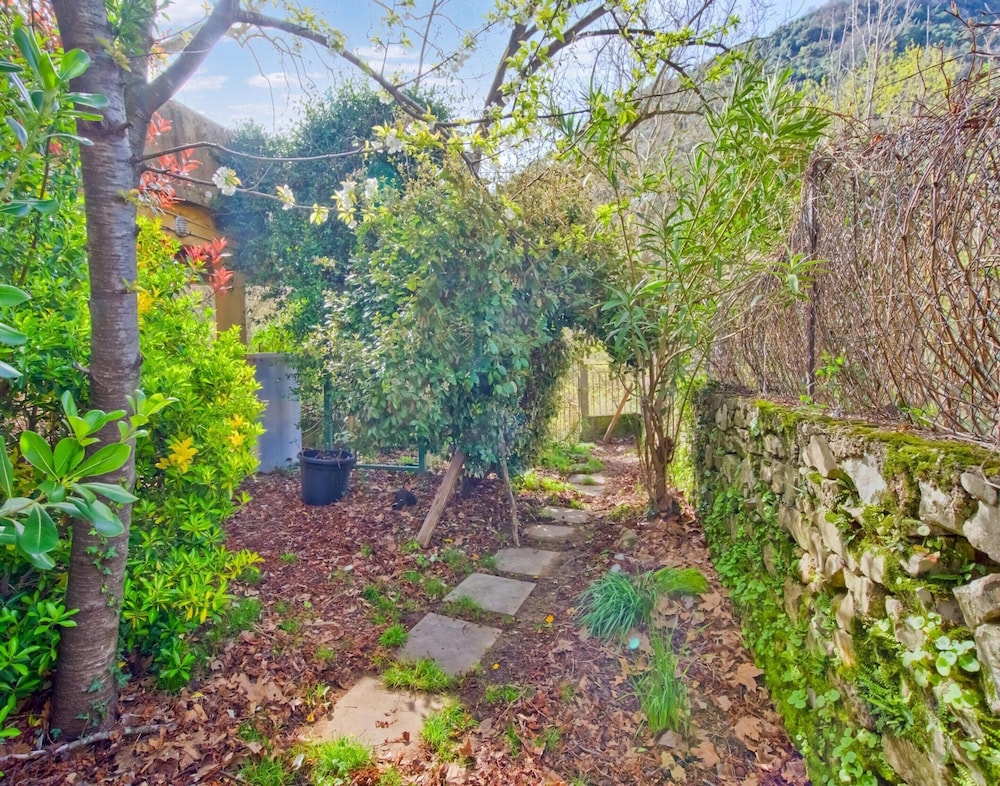 Vintage Retreat by the Vis