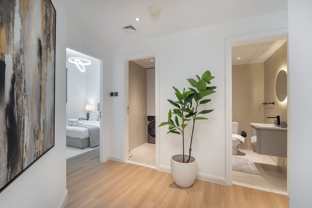 Sleeps 4 in This 2 Bedroom Apartment in Dubai Gate 2