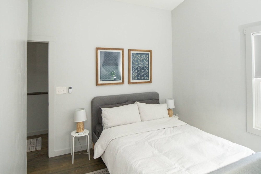 Plum Perfect Hideaway by Avantstay Power, Water, Wifi Weekly Discounts