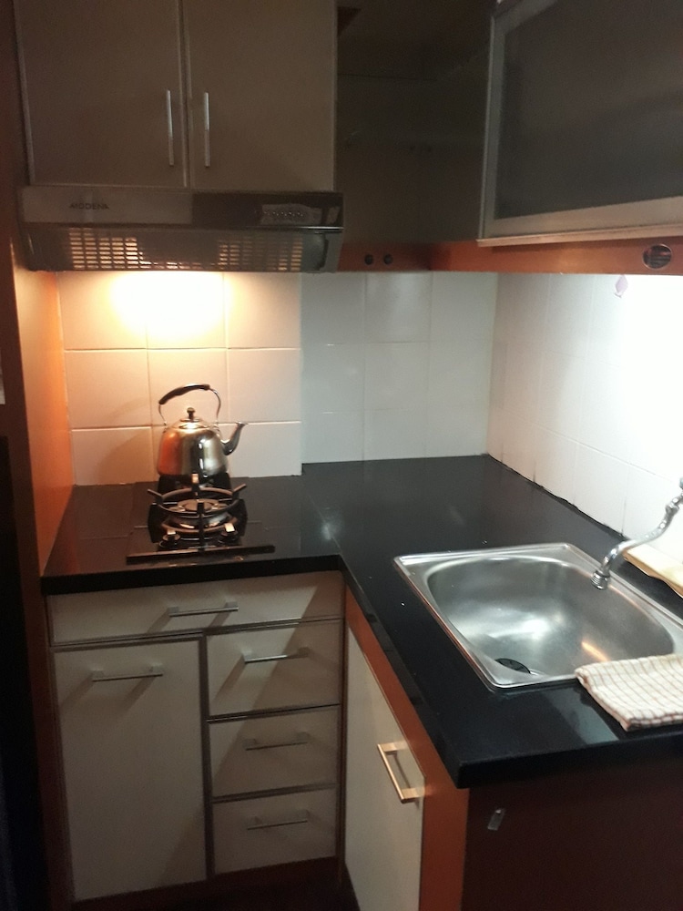 Apartment The Suites Metro by Herlan view 4