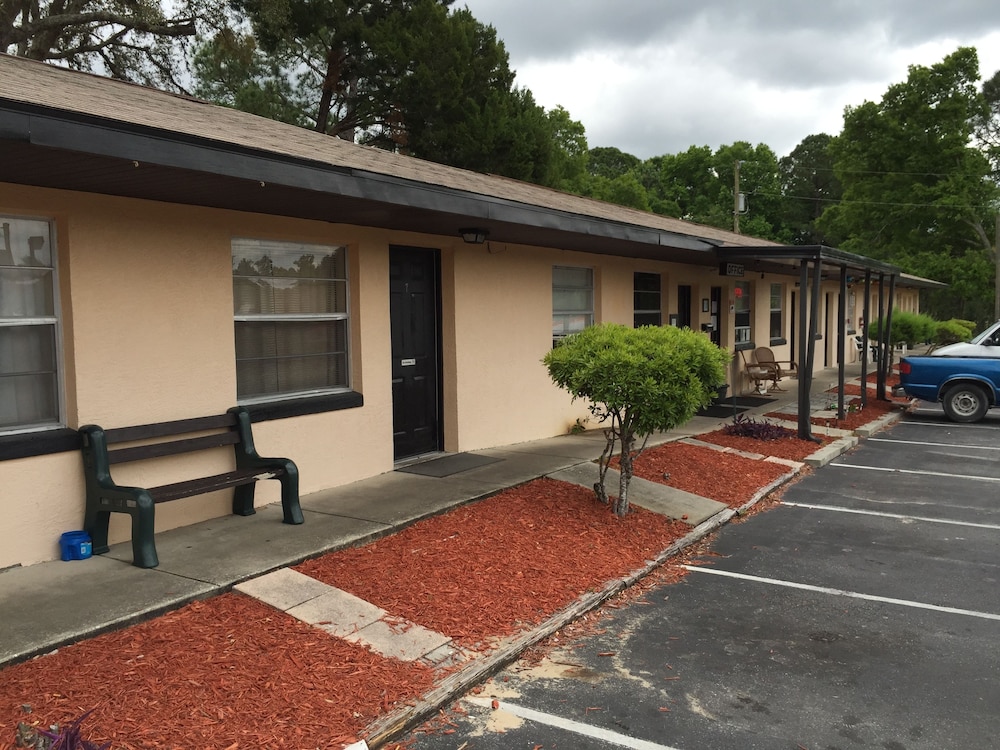 Three Rivers Motel