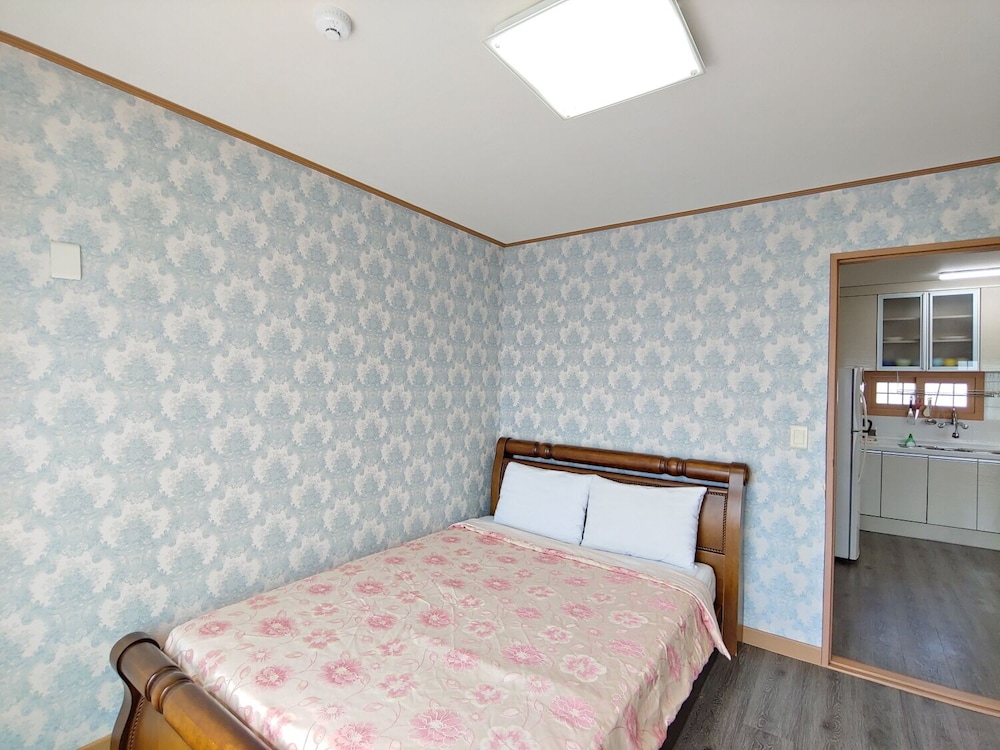 Gyul House