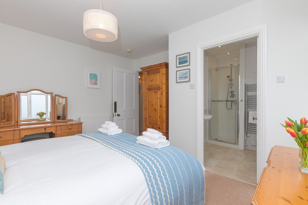 4 Pentowan Court
