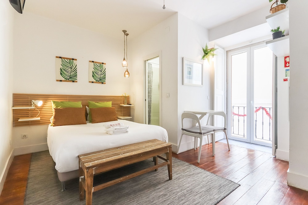 Lisbon Vacations - Santos Tiny Studio II by Homing - Property Image 12