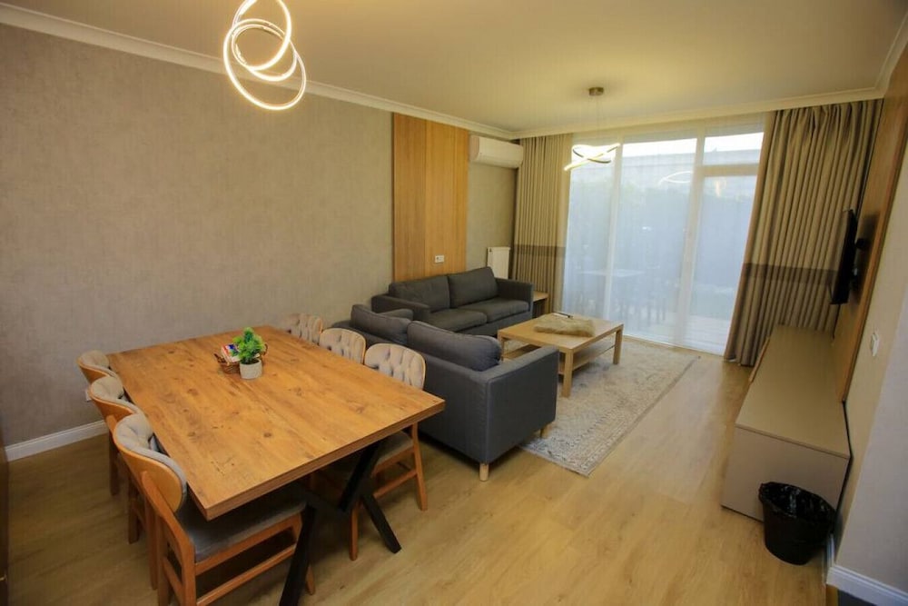 Lovely 2-bedroom Apartment in Basaksehir