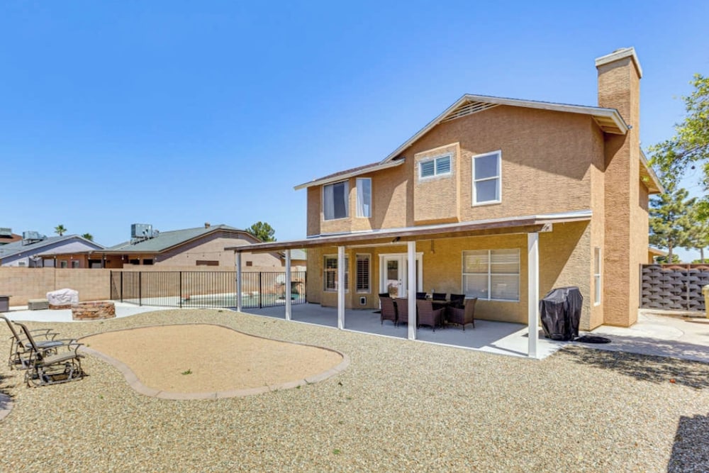 4BR Home w/ Private Pool, Patio & Grill