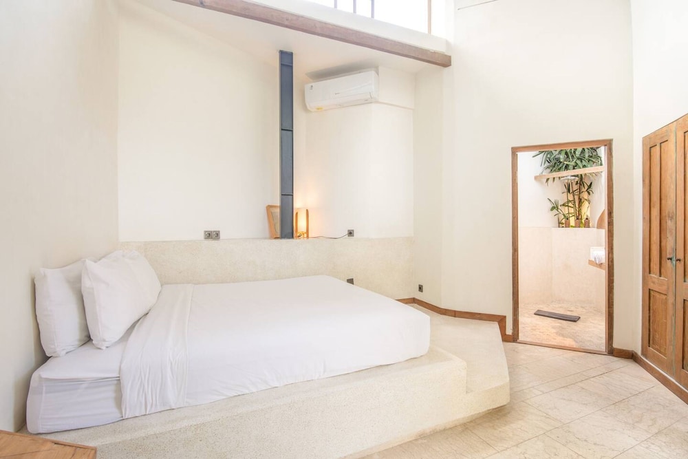 BA Villa 6 1BR Villa Luxurious 1-br Villa 800m to Canggu Beach