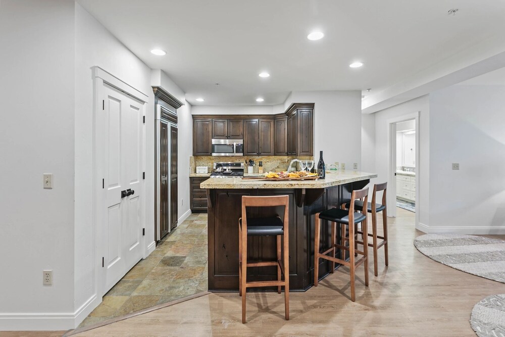 Trail's End Lodge at Deer Valley Resort - Two Bedroom Residence with Den and Spa #103 2 Condo