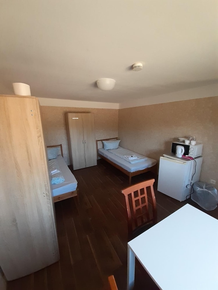 2-Rent Group Hostel Rooms&Apartments EVE168
