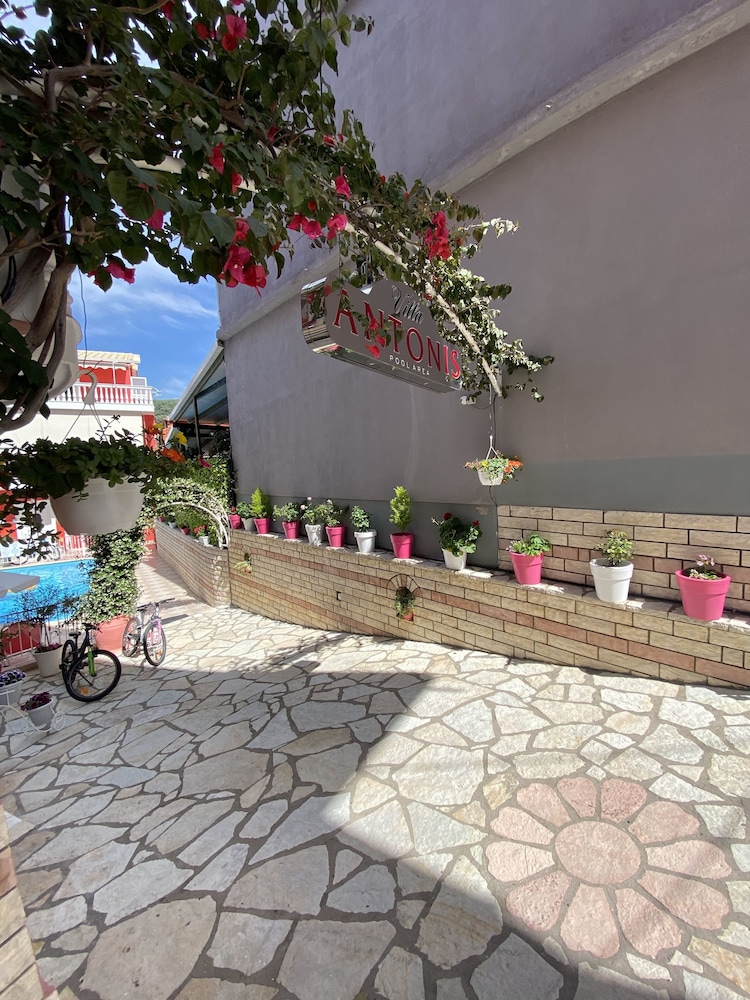 Villa Antonis