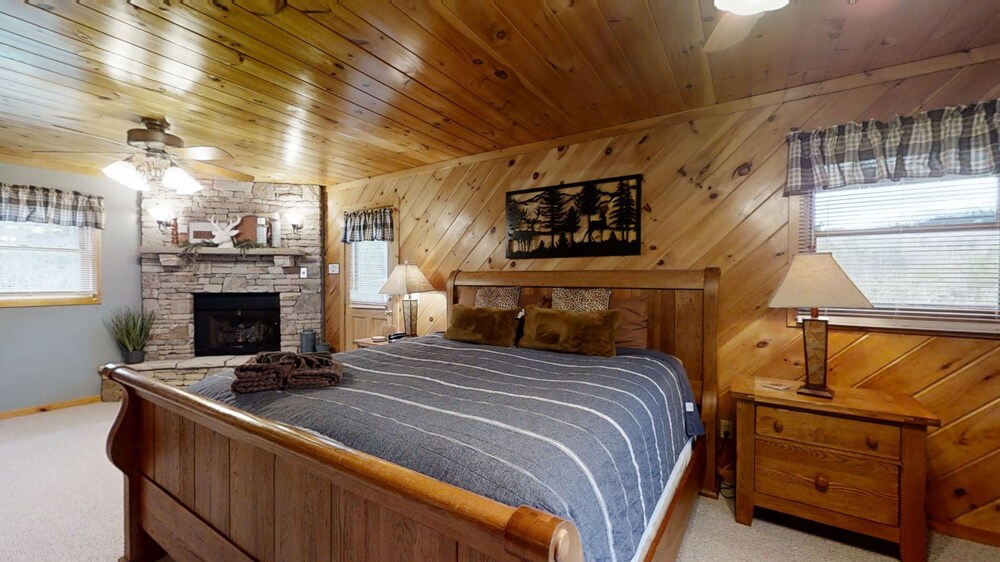 The Ranch Cabin on 6 Secluded Acres in the Great Smoky Mountains by RedAwning