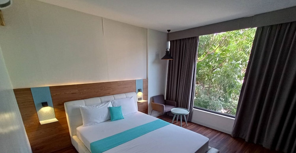 Anton's Loft Designer Resort Pansol