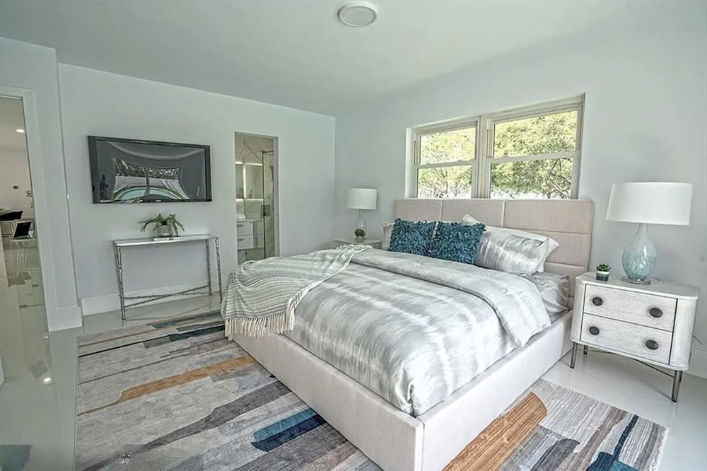 Chic 3BR 2BA Getaway With Private Pool Oasis