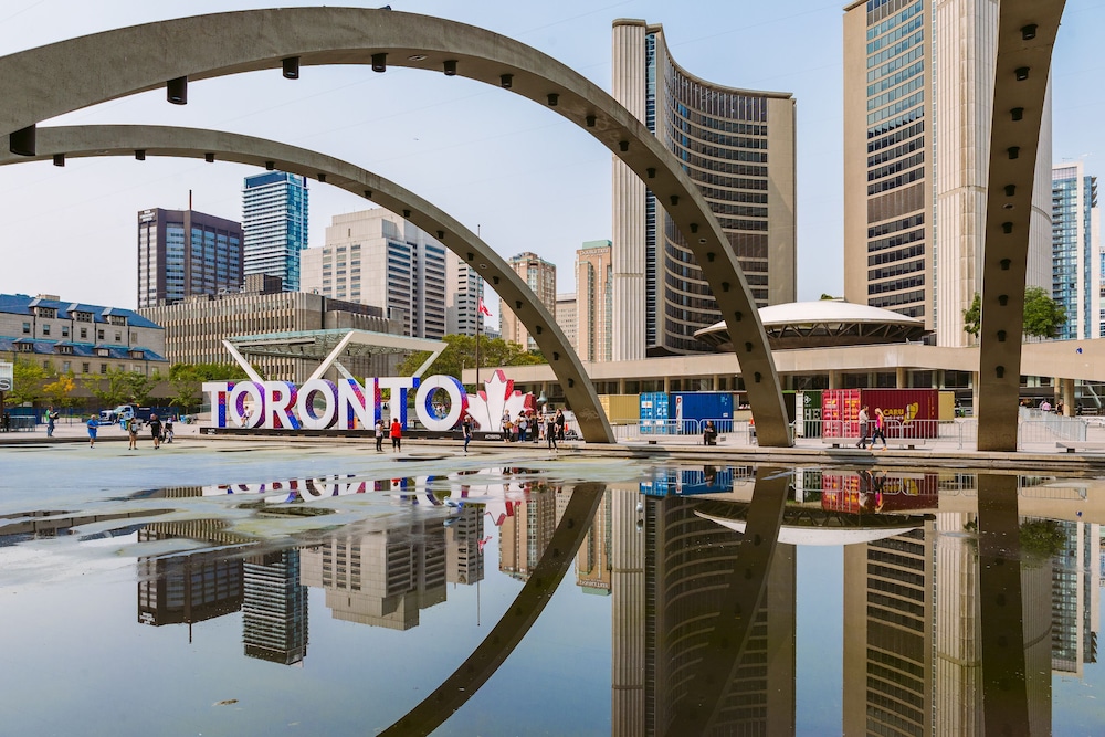 QuickStay - Premium 2-Bedroom with CN Tower & Lake Views