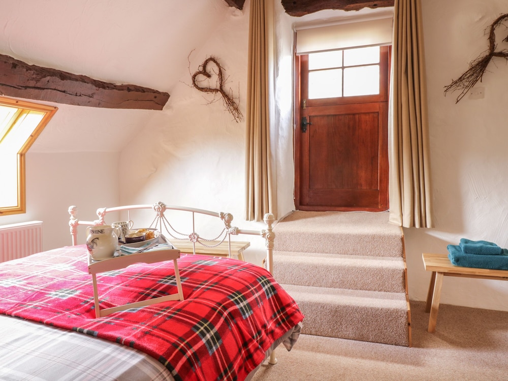 Cyffdy Cottage - Tegid view 5