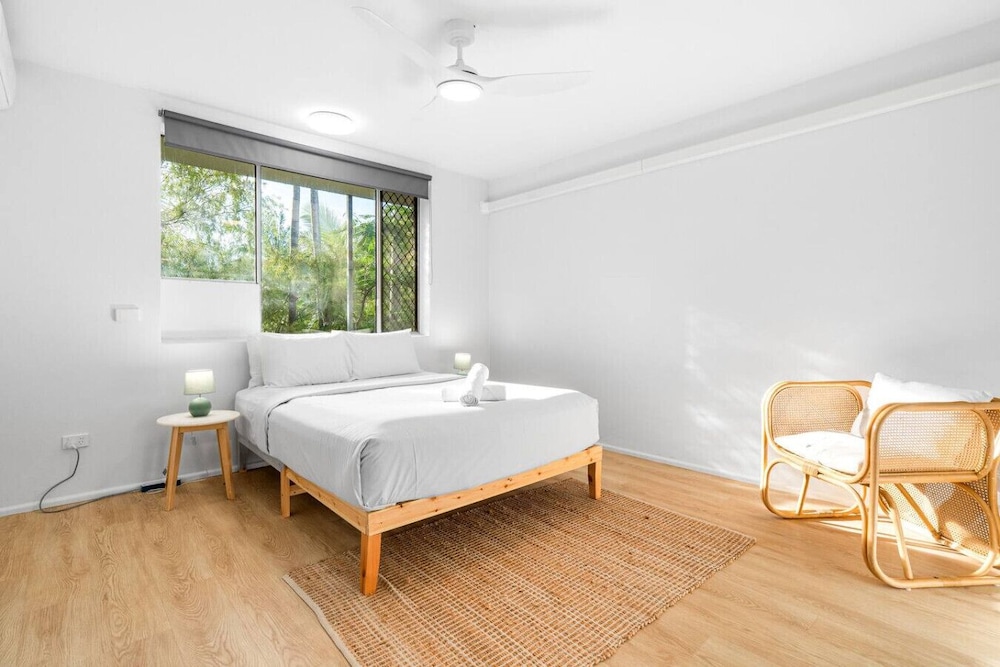 Zen Crescent Sanctuary Cozy - Modern - Unique
