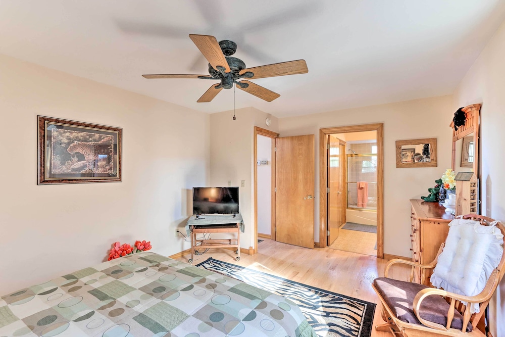 Family-friendly Murphy Cabin w/ Deck & Fire Pit! view 3