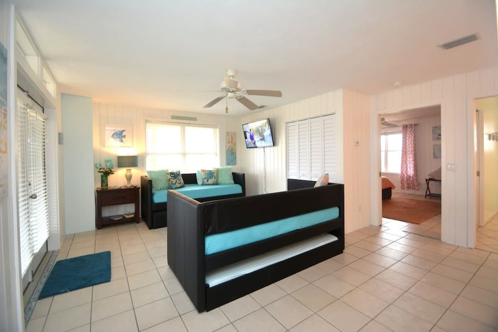 Just Beachy A Luxury Retreat Sleeps 12 3 Levels With Elevator- Perfect for 1-3 Families