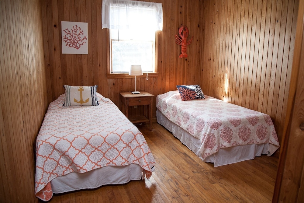 Time / Tide 4 Bedroom Cottage by RedAwning