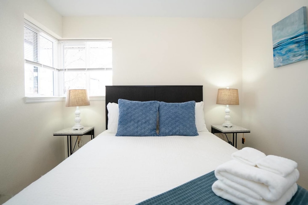 The Meadowlark Manor Spacious Backyard  Hot Tub - Property Image 26