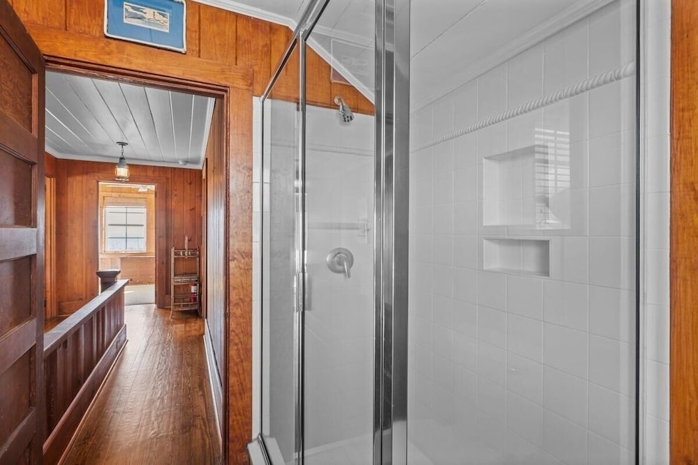 Sunset Shores 5 Bedroom Home
