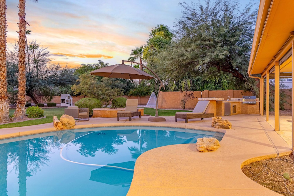 Scottsdale Clubhouse With Pool and Basketball