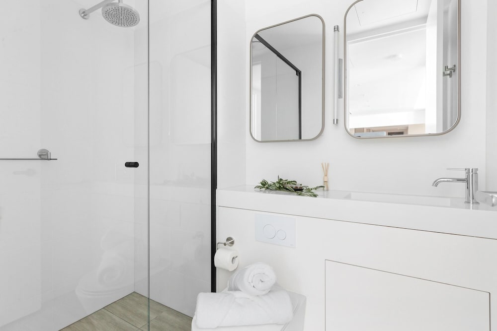 A Cozy & Comfy 2BR Apt Up in the Clouds Near CBD