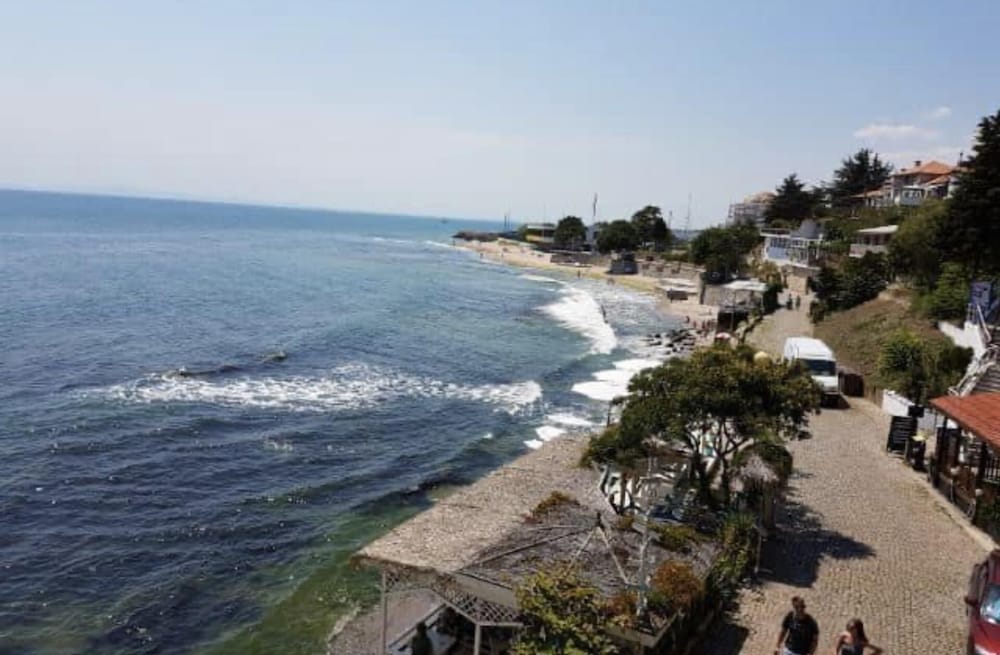 1-bed Modern Sea View Apartment in Aparthotel view 5