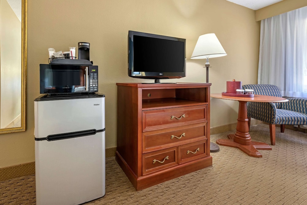 Lexington Vacations - Clarion Hotel Conference Center - North - Property Image 115