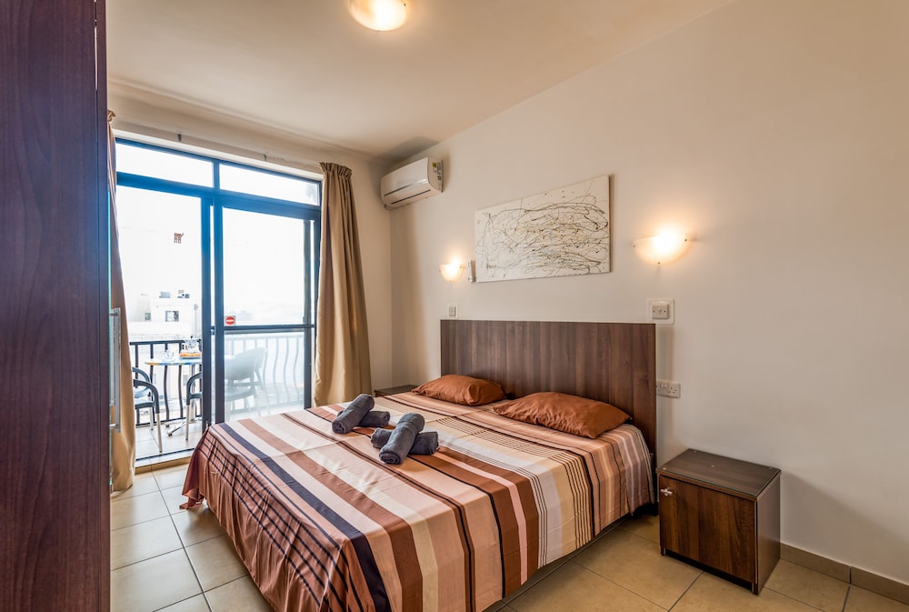 Getawaysmalta - Seashells Apartment 11 With Terrace and Sea Views in Bugibba photo 2