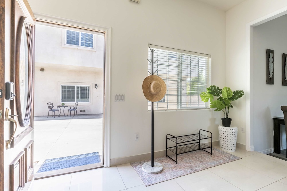 Elegant Retreat Modern Comforts Prime Location