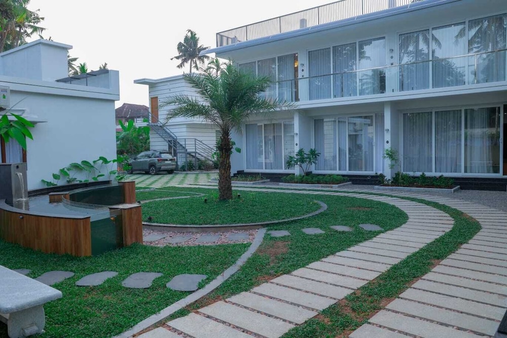 Palm Wave Beach Resort