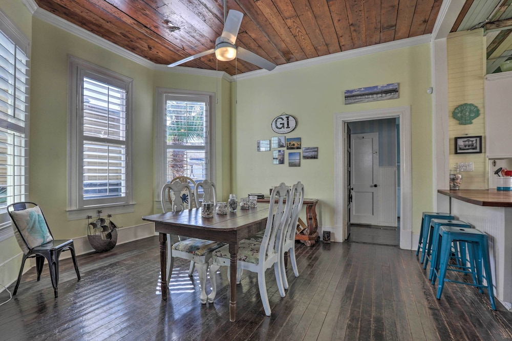 Historic Galveston Hideaway, Walk to the Beach!