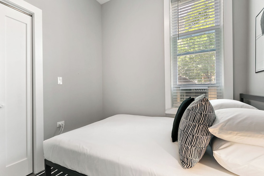 Comfort 2BR - Erie 1R