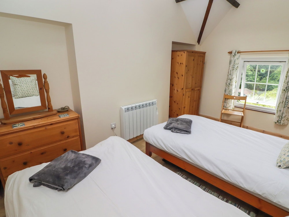 2 Cheriton Cottages