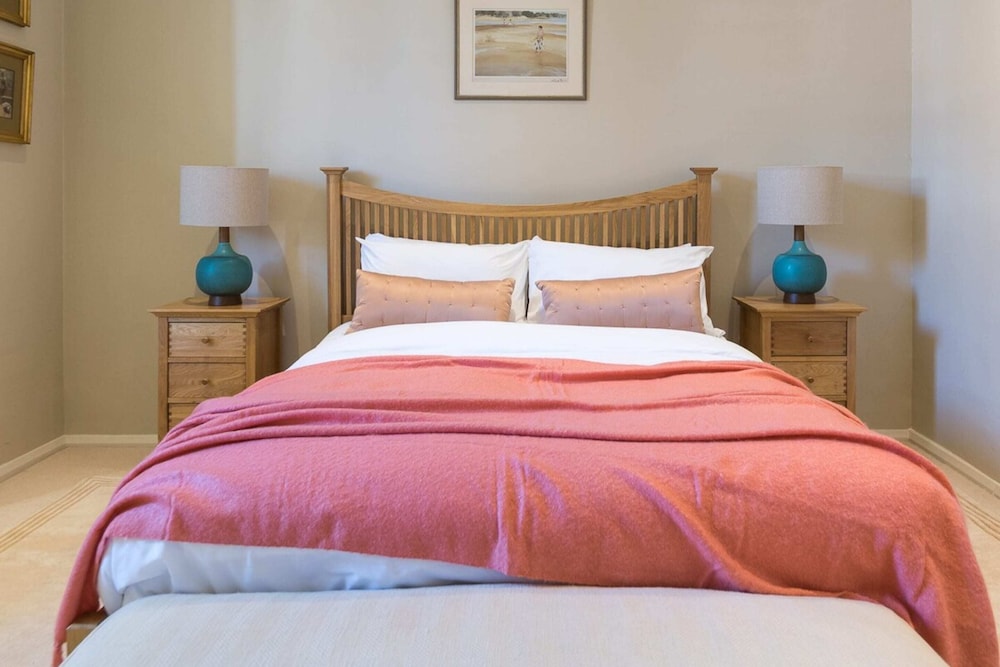 Homely 2 Bedroom Victorian Apartment in Hampstead