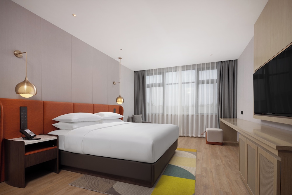 Rezen Longuu Hotel - Guangzhou Baiyun Airport Cultural Tourism City